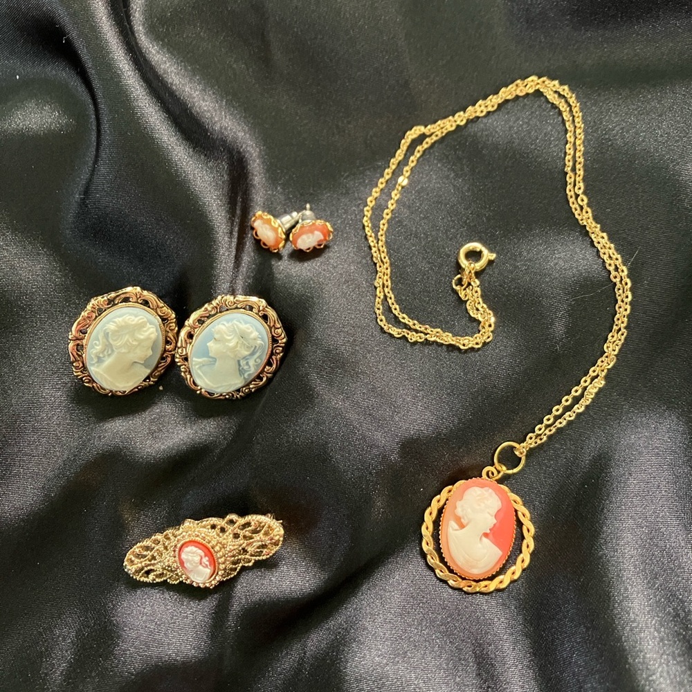 Elegant Gold Toned Cameo Jewelry Set Bundle